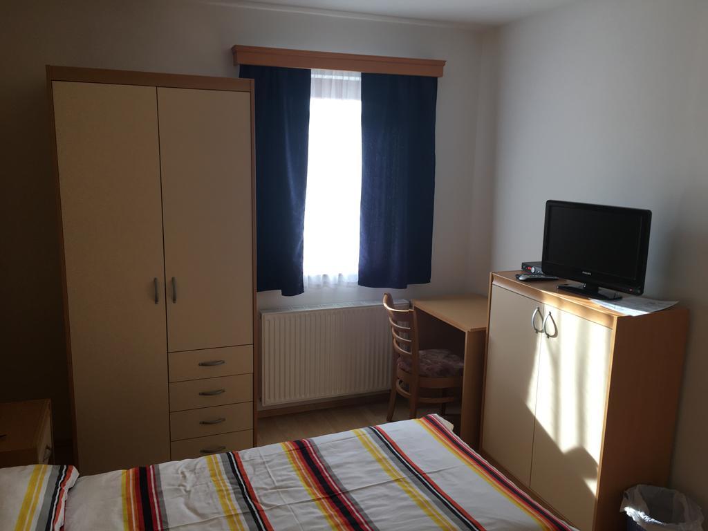 Guest House Okrepcevalnica Zemonska Vaga إليرسكا بسترتشا المظهر الخارجي الصورة